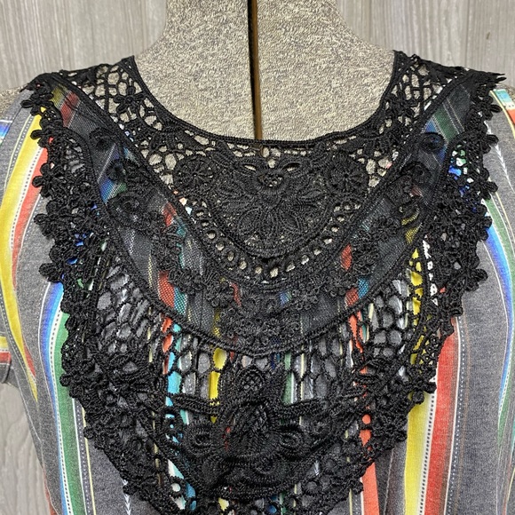 Lucky & Blessed Serape Lace Top Size Small NWT - Picture 3 of 7